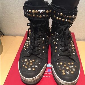 Jape men’s studded sneakers. Sz 44